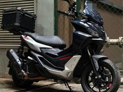 Aprilia SR GT 200